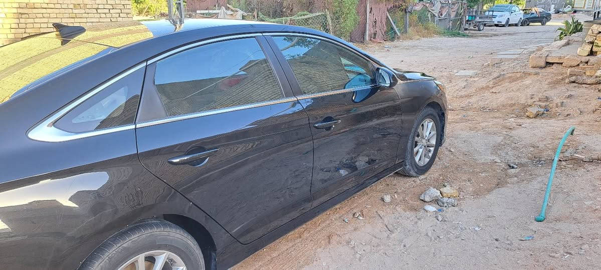سوناتا .. موديل. 2018 .. SE ..... 
محرك 2400 ...GDI 
ثلاث انظمة قيادة (Sport -Normal - Eco ) 
تحكم جهتين 
مثبت سرعه (Cruise) 
شاشة كبيره 
رادار خلفي+ جانبي 
منظومة انارة زينون
محرك أو كير او  حداديه كله مكفول  
السعر ب 130 أو بيه مجال 
العنوان نجف حي النداء  
الاستفسار اكثر اتصل ***********
