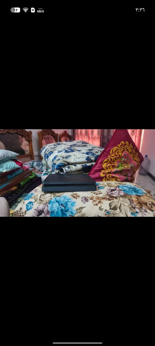 سلام عليك بلي فور سلم اونلاين نضيف كلش مستخدم قليل جدا يحتوي عل 2جوستك وقرص فيفا 24وجي تي أي 5 و بيس 26 
يوجد مراوس مع مهكر للاستفسار ***********
