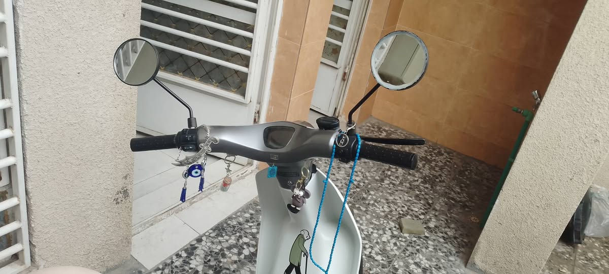 سلام عليكم عندي هوندا ليثيوم راقيه جدا موتجاريه سرعته قصوى 40 بس بلشاشه تقره25  الحقيقي 40 تمشيك مسافات طويله نضيفه حيل ومرتبهه وصارف عليهه هواي صيانه كلشي جاهزه شركه يابانيه الأصل 30 امبير 48 فولت مكتوب 65 كيلو كتلوك كلش نضيفه ملاحضات بسيطه جدا نضافه 95 100 💯 مراوس ترهم سعر 650 ***********
