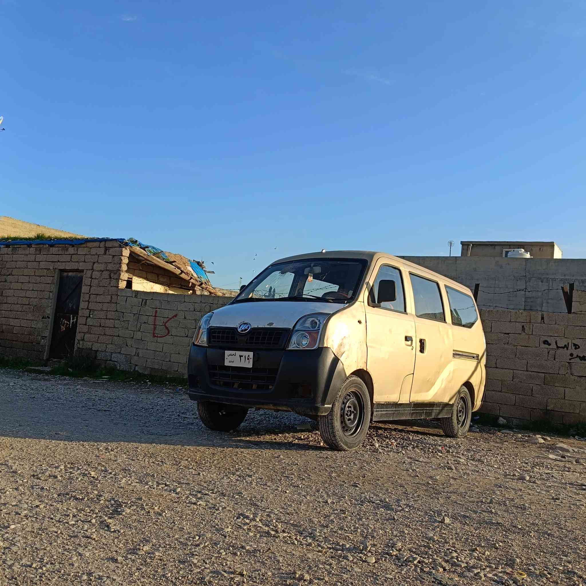 ليفان موديل 2012 كير محرك شاصي شرط كهرباء كلو جديد بلا تعم بلا سبغ سعر 16 مجال ***********
