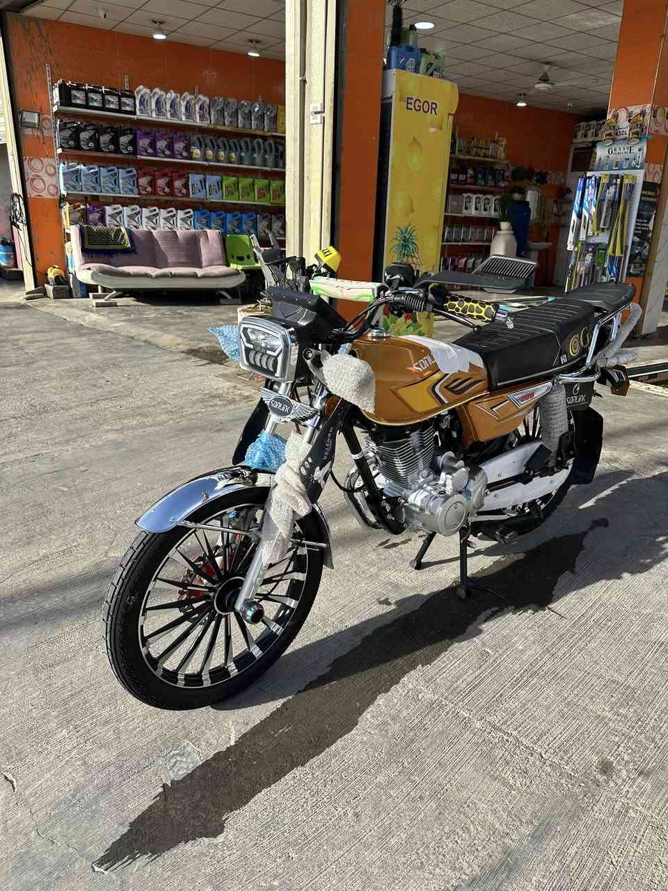 يالله شباب دراجه سونك للبيع محرك 200ضاغطه وسنجيل  دراجه جديده بعده نضيف وأحلى من الصوره ما صار هوايه من شديته بعده مماشيه هوايه المكان الرمادي البو فراج السعر مليون 50وبيه مجال للشراي مليون 50شباب الميعجبه لا يدخل ولا يعلق اوكي الاستفسار ***********
