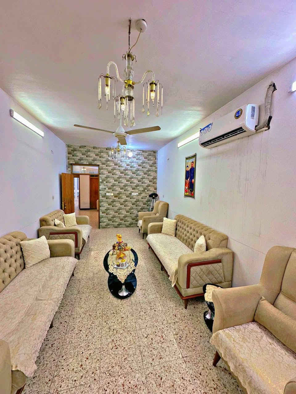 السلام عليكم بيت للبيع 150متر واجهيه 7/5
نزال 20 نضام  مشتملين درج داخل الطرمه معزول تماما
العنوان الغزاليه الهياكل العقداء قرب اسواق اميره 

***********
