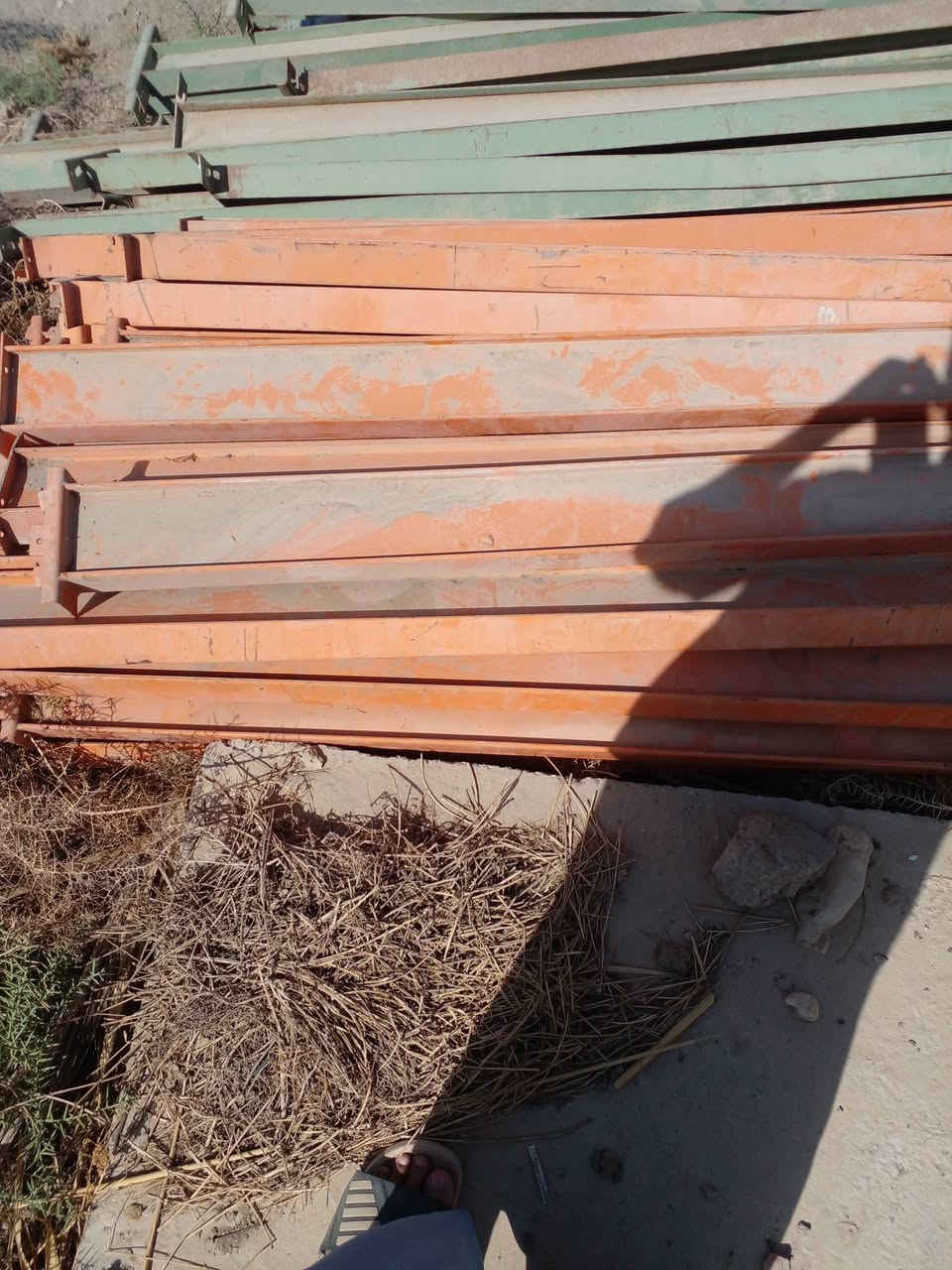 السلام عليكم يوجد سيم شكل قديم ٢٠ لفه مع شيلمان مال جملون مستخدم بس نضيف  / ***********
