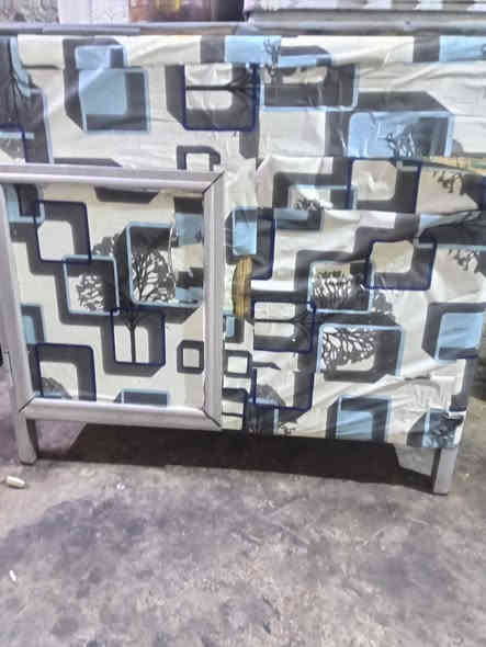 السلام عليكم غرفه اخشاب ام السته تركيه مابيهه شي حلوه او سنك هم حلو للبيع سعر الغرفه هيه والسنك ٤٠٠ مستعجل عه بيعتهن ***********
