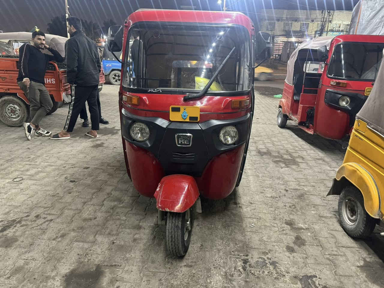 سلام عليكم شباب تكتك موديل 22رقم وسنويه السعر 8400 وبيه مجال قليل مكاني بغداد حي الكوفي كمل المقطع واني خادام رقم الهاتف ***********
