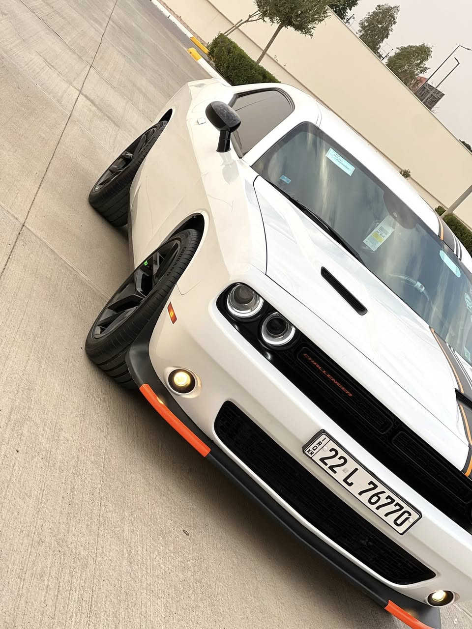 سلام عليكم
دوج جالنجر موديل (2021) 
مواصفات شاشه وصت 
داخيل احمر جلد 
بسمه تحكم ستيرن 
لايتات زينو بلاجكتو 
كاميره خلفى 
تايرويل (20) جديد 
بيهاهواى مواصفات 
ماشيا (36) مايل 
گير محرك حداديه كول جديد 
سياره بيها جاملغ و باب ارباك سيتم 
بجوكبس خلفى كبس حتا داميات بشرت 
رقم هه زه كول جديد 
مكان سياره اربيل 
سعرها( 183) بيها مجال قليل 
رقم موبايل 
(***********)
