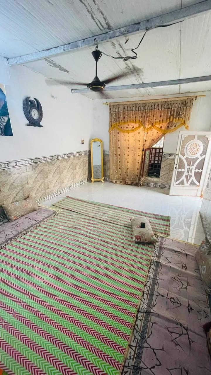 السلام عليكم
دار المساحة 190م حي الجوادين (شارع جاسم البدري)
يتكون من غرفة نوم +صالة+ مطبخ +إستقبال
السقف سندويج وفوكه صبه خفيفه
الأرضيه بورسلين
البيت جاهز مي كهرباء ومجاري
أي إستفسار

***********

