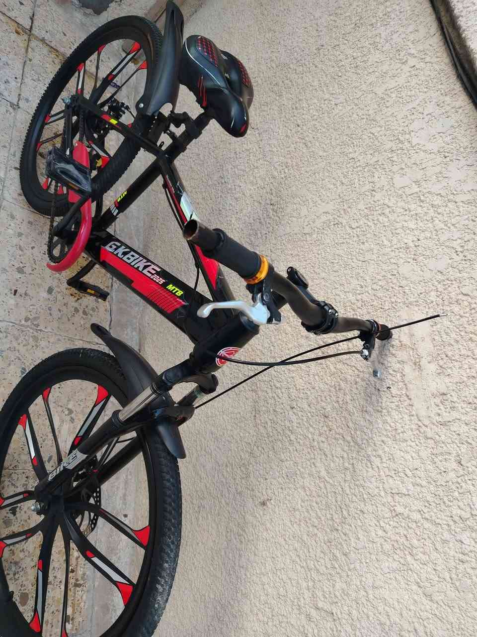 للبيع الأسود سعرة 175 و الأخضر 170 وبيهن مجال   رقم ***********
