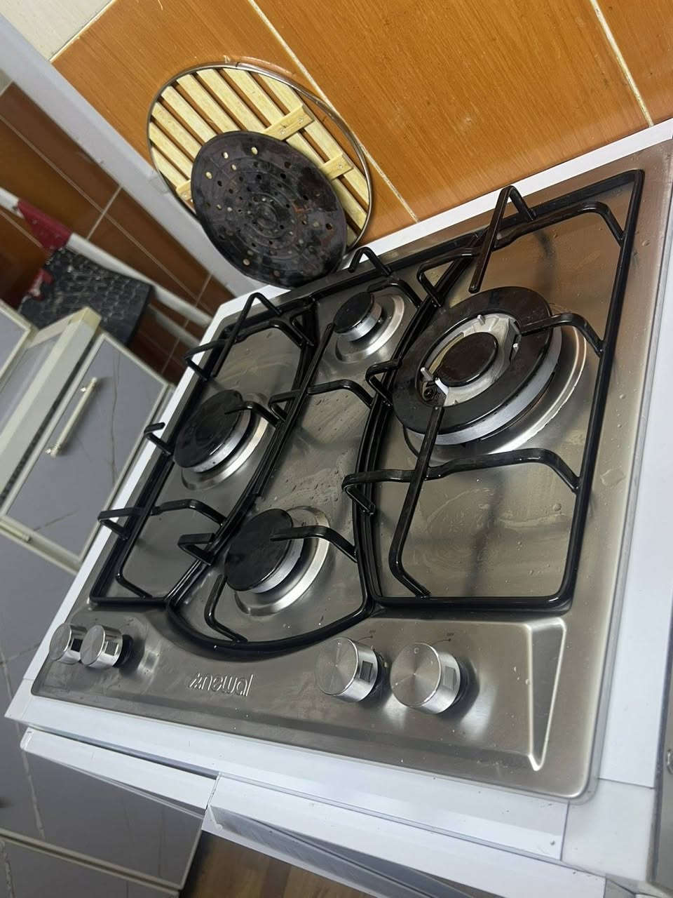 ناونیشان سلێمانی کانی کوردە 
1.تاقم قەنەفەیە تەپلەکەکانیش 
2.سەللاجەکە لایلۆنی شەریکەیە 2 مانگە کراوە بەخوا
3.غەسەلاکە لۆکە 
4.کەوانتەرەکە سنگەکەشو بەردەکەشی لەگەڵاێە 
5.تەباغەکەشە
نرخی هەمویان زۆر گونجاوەهەرزانە بەپەلەشم لەفرۆشتی (تاقم قەنەفەکە 150 هەزار) (کەوانتەرەکە بەسنگەکەشەوە 150 هەزار ) (سەلاجەکە 170 هەزار) (غەسالەکە100هەزار) (تەباغەکەش 80 هەزار) 
سلێمانی کانی کوردە 
TBهەموی معامەلەی تیایە 
***********
***********
