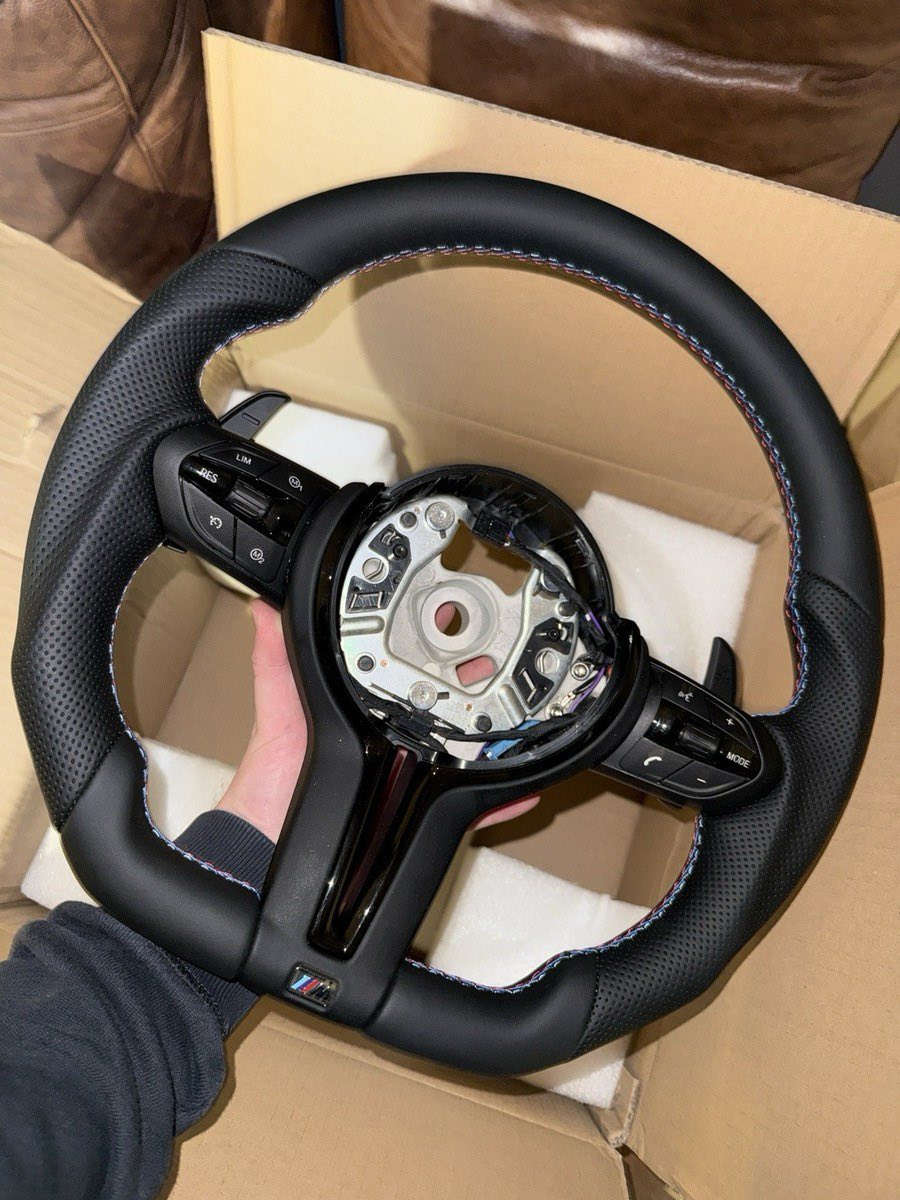 BMW M Sport دركة
مضلعة شفتات تحكمات غير مستعملة جديده بالكارتون تركب على اغلب فئات البي ام 
السعر 300$ وبيه مجال بسيط
بغداد البياع ***********
