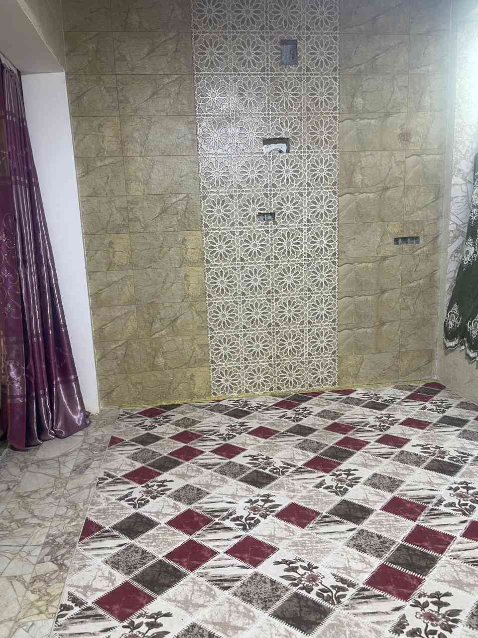 🚨 فرصة مميزة للبيع – دار بموقع حيوي 🚨
معكم علي عباس من كوديا للاستثمار العقاري
📍 الموقع: النجف الأشرف – حي الموظفين
خلف المعارض، شارع 12 – وجه كربلاء
بصف الركن وقريب جداً من شارع 60
🏠 المساحة: 200 م²
🏢 الدار طابقين – بناء حديث (جناي)
✨ المواصفات:
• الطابق الأرضي كامل الأرضية مرمر
• الطابق الثاني نقص أرضية ولبخ
• تصميم مريح ومناسب للعوائل
• موقع قريب من الشوارع الرئيسية والخدمات
💰 المطلوب للإسكان: 66 مليون (كفيل ثابت ما حاجه دور على كفيل ) 
💰 السعر الكلي: 190 مليون
يعني تدفع مقدمه قدرها 124 وتستلم البيت .
📞 للتواصل والاستفسار:
***********
🌟 دار بموقع ممتاز وفرصة حقيقية للسكن أو الاستثمار
