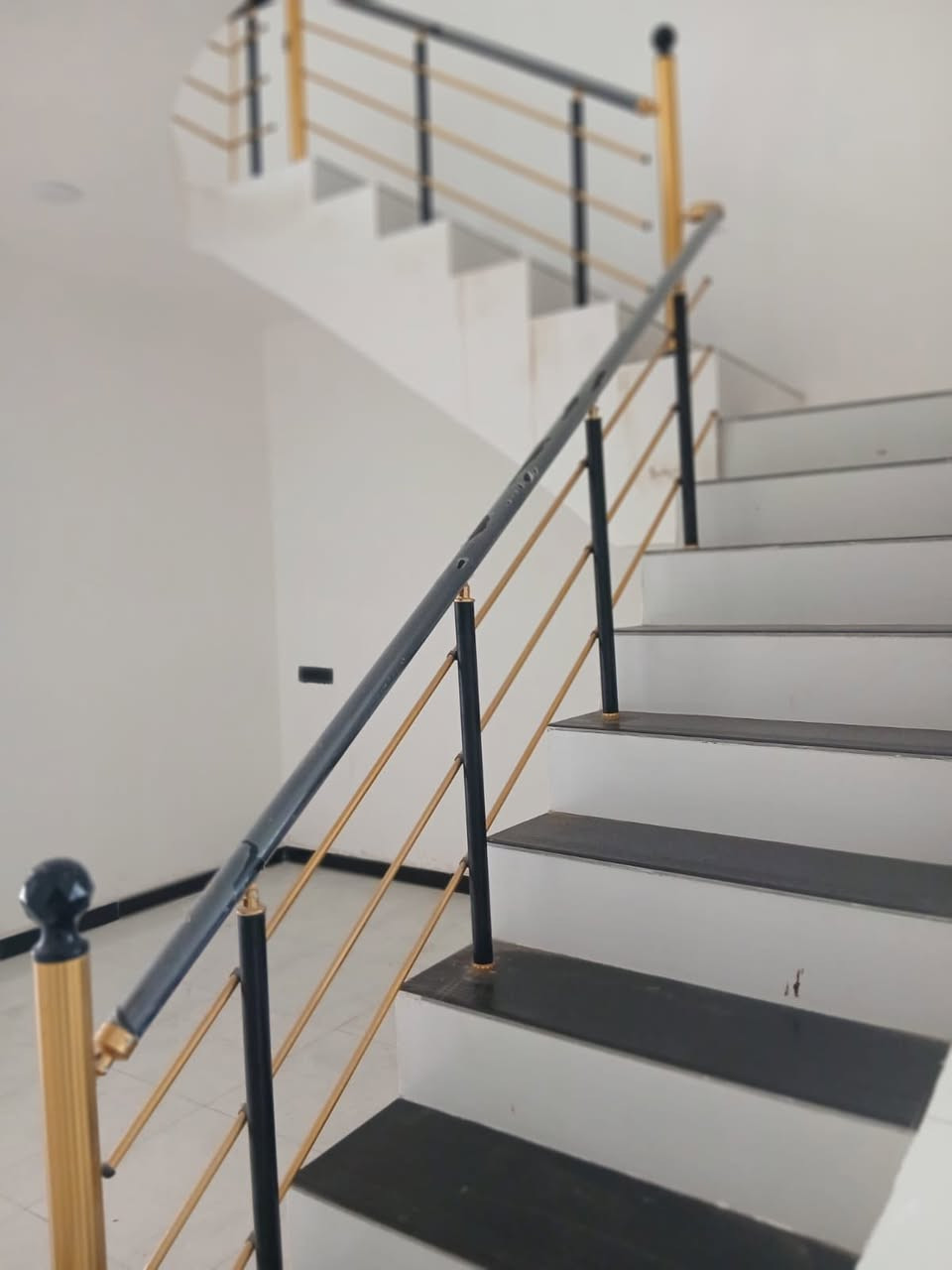 🏛 يعلن مكتب صباح الزاملي للعقار 🏛

للبيع مشتمل في واسط الخاجيه الجرحى

🎀طابق واحد غرفة وهول ومطبخ وستقبال صحيات داخليه وخارجيه  وستاره وبيتونه

♦️مساحة 100م
♦️واجه 5 م
♦️النزال 20 م
♦️موقع مميز بناء 2026 
♦️السعر 75 وقابل للتفاوض 

------------------------
#لـــمـــزيـــد مـــن الــــعـــروض يـــرجـــى الاعـــجـــاب بالـــصـــفـــحـــة لـــيـــصـــلـــك كـــل جـــديـــد&
======================
#لـــمـــن يـــرغـــب فـــي عـــرض عـــقـــاره لـــلـــبـــيـــع فــي الـــبــيــج يـــرجـــى الــتــواصــل مــعــنــا ع الــخــاص 

#عنوان
#المـــكـــتـــب
الطشاش قرب جامع الإمام الحسن العسكري
🏛 مكتب صباح الزاملي للعقار 🏛
------------------------------------------
لـــلاســــتـــفـــســـار الاتـــصـــال عـــلـــى :
📱📱📲📲
***********
