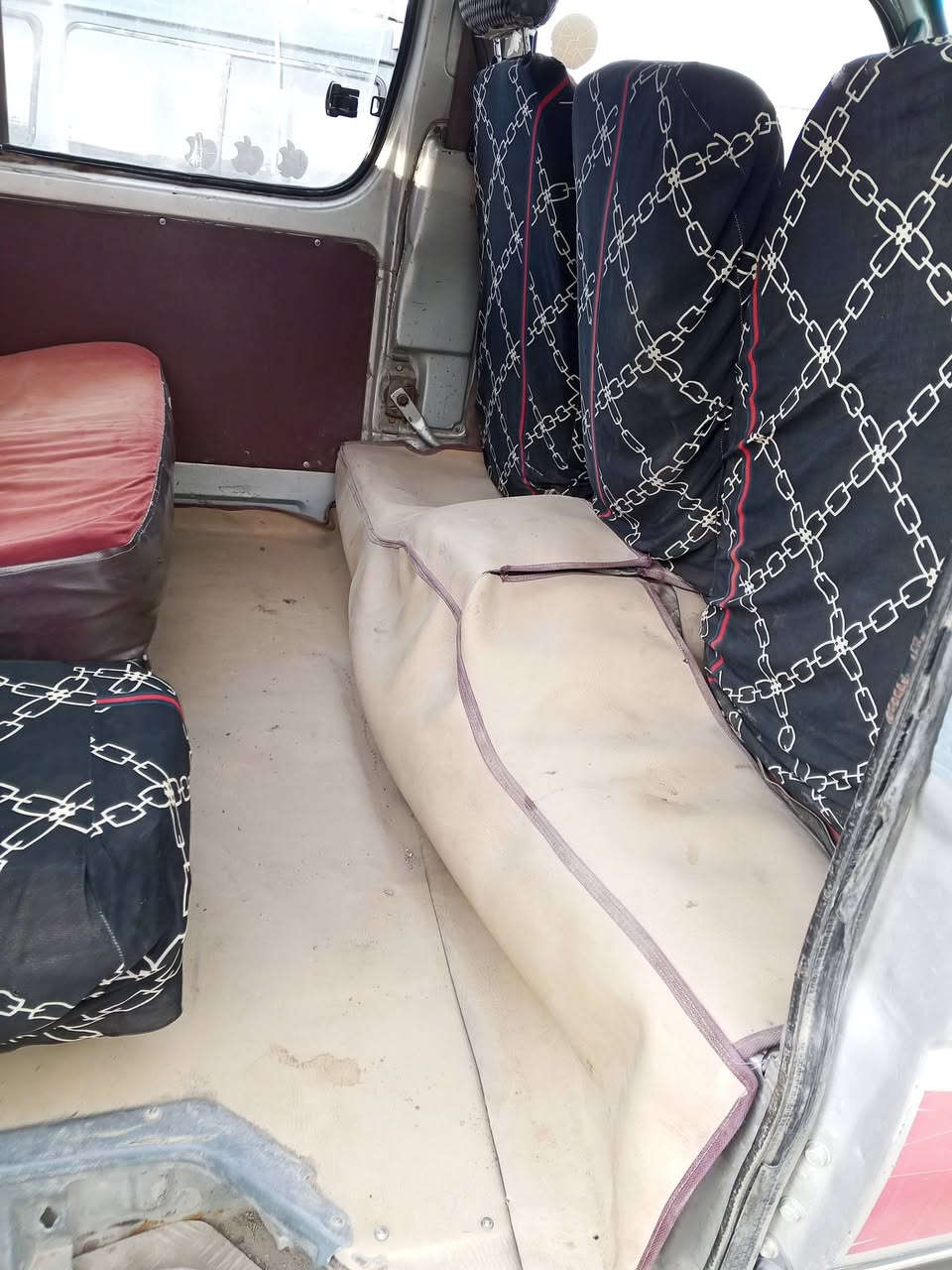 سلام عليكم خوان فتون مديل ٢٠١٠سيارة جاهزه كبل للشارع بيه ضربه بلچاملغ الخافي بس ما مطلوبه الف مصفره سيارة مكينه كير اكسل كفاله وشواصيه لماميه معمره سعر ٥٠ وبيه مجال ***********
