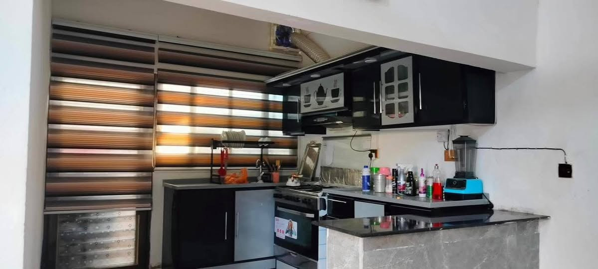 🟡 دار للبيع مع الأثاث 🏡
📍 الموقع: الحلة – حي البكرلي، خلف الملعب
📄 نوع العقار: طابو زراعي سند 25 (تحويل مباشر)
📐 المساحة: 100 متر

✨ مميزات العقار:
✅ يُباع مع الأثاث
✅ جميع الخدمات متوفرة
✅ شارع مبلط
✅ مجاري أمام الدار
✅ خط مولدة ذهبي
✅ قريب من الكيات
✅ عرض الشارع 12 متر

🏠 يتكون من:
🔹 صالة
🔹 كليدور
🔹 مطبخ
🔹 غرفة نوم
🔹 منور
🔹 حمام ومجمع صحي داخلي
🔹 حمام خارجي
🔹 طارمة صغيرة

💰 السعر: 77 مليون دينار
🔹 ويوجد مجال للتفاوض 

📞 للاستفسار وشراء العقار:
***********
