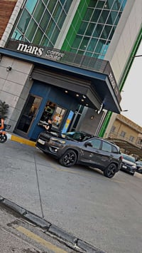 جيب شيروكي بزون موديل ١٩ بلاك توب كما موضح بل صوره ضربته صبغ جاملغ بون...