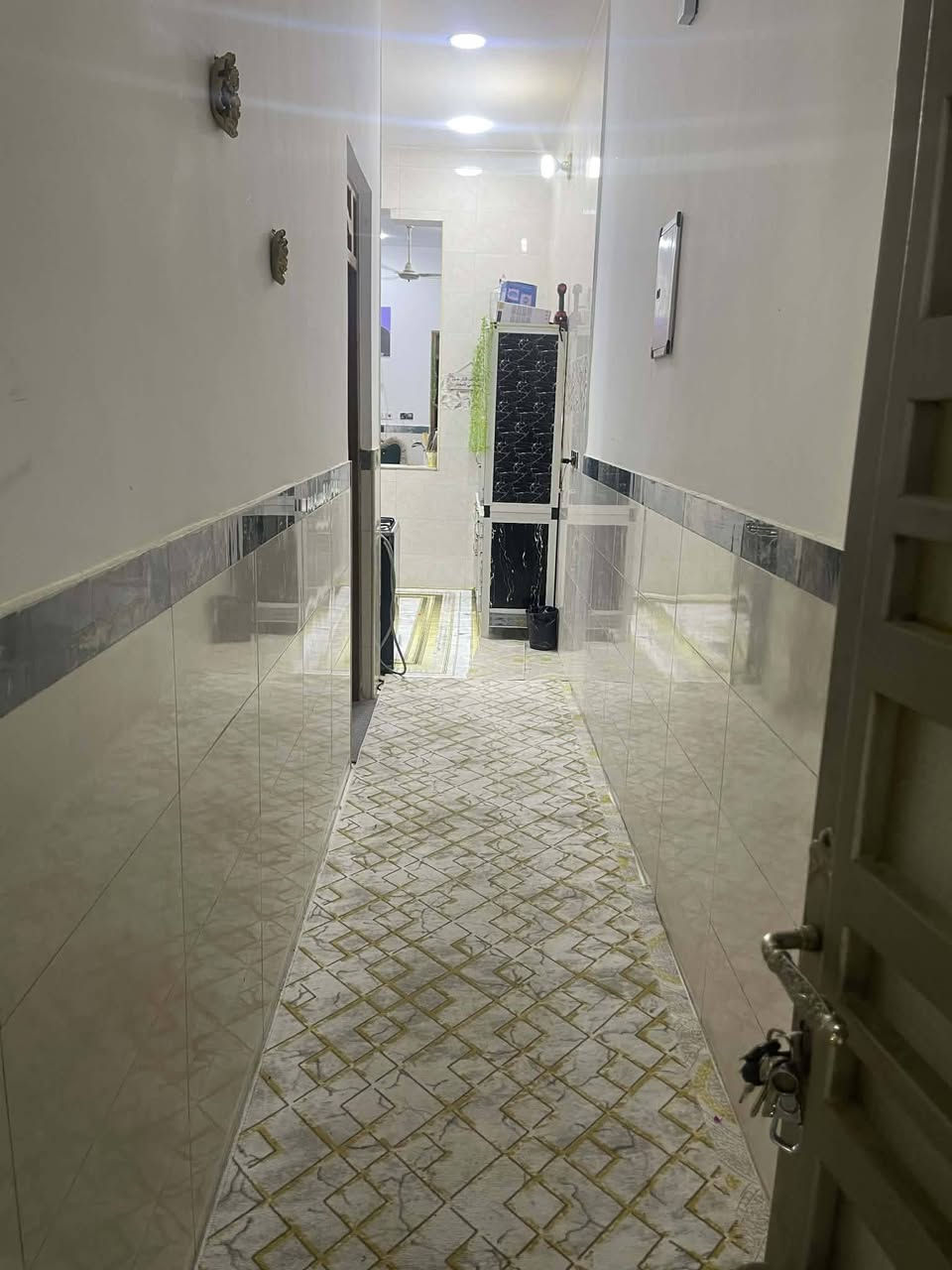 سلام عليكم بيت لبيع طابو بسمي ميسان حي الغدير قرب فلكه القاضي بناء حديث مساحت ١٠٠ متر *********** السعر ب ١١٧ وبي مجال
