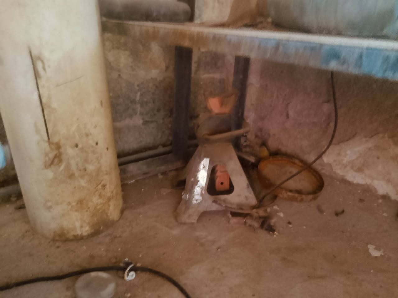 سلام عليكم محل بنچرجيه للبيع العنوان ديالى مجمع سد حمرين رقم الهاتف ***********
