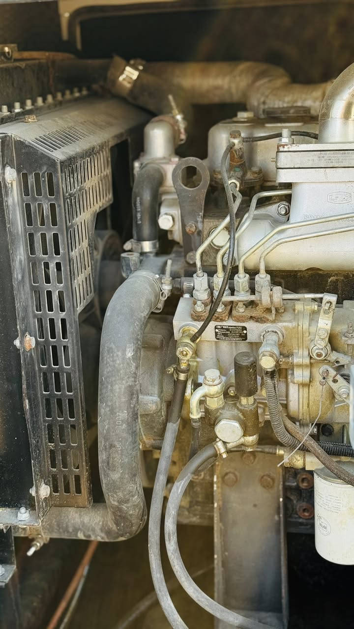 مولد ديزل (Super Silent) بحالة الوكالة للبيع ⚡️
المواصفات:
• النوع: مولد ديزل كاتم للصوت (Super Silent).
• الموديل: إصدار حديث إنتاج 2024.
• الأداء: نظام تشغيل (3 Phase) مخصص للعمل الشاق (Heavy Duty).
• الملحقات: قاعدة حديدية (حوض أمان) سفلي للحماية والثبات.
التفاصيل:
• المولد نظيف جداً وكفاءة عالية في كتم الصوت.
• تصميم متين يتحمل درجات الحرارة والعمل المستمر.
📍 العنوان: البصرة
📞 للتواصل (واتساب فقط): ***********
