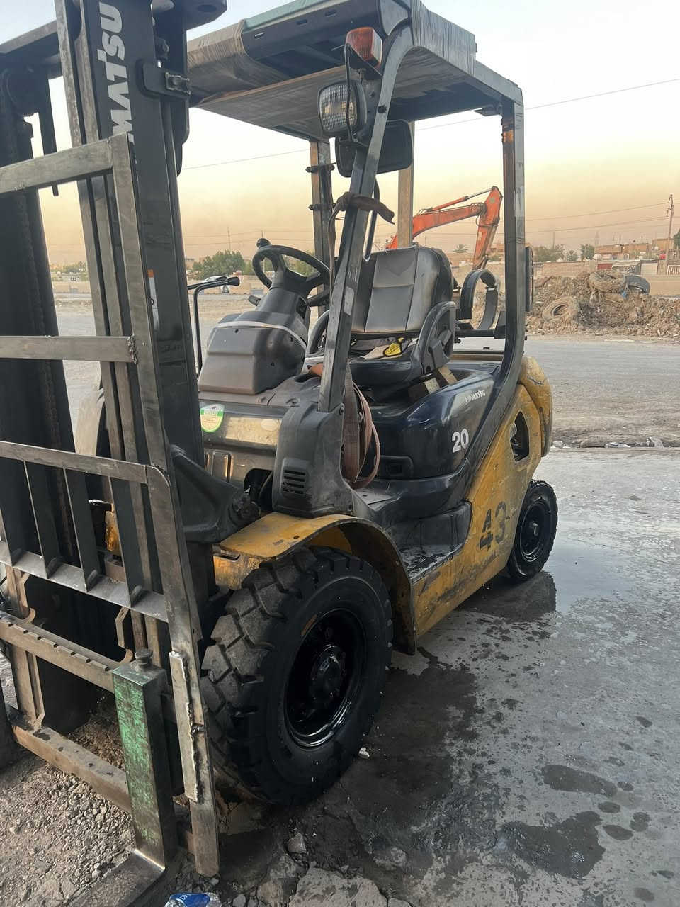 رافعه كوماتسو.    ٢طن.  موديل. ٢٠١٣
نضيفه خير من الله 
السعر ٦٥وبيها مجال 
لاستفسار ***********
