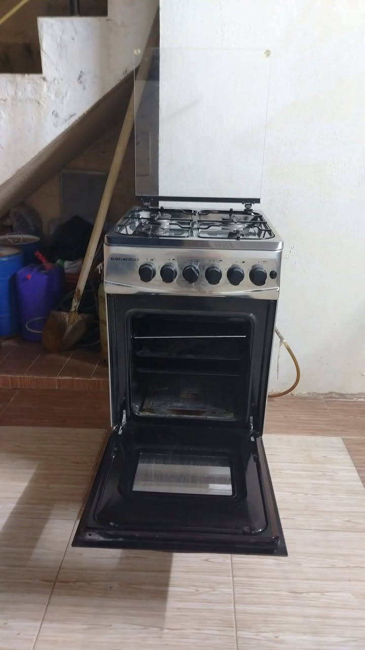 طباخ للبيع نظيف جدا للتواصل على الرقم *********** واتساب
