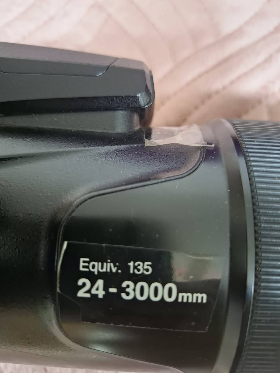 السلام عليكم 
نيكون p1000 غنية عن التعريف
زوم متصل 125× بدقة 4k
مستخدمة نظيفة جدا 
السعر 
من فترة طويلة عندي ما اعرف سعرها بالضبط
الملحقات فقط شاحنة
للتواصل 
***********
