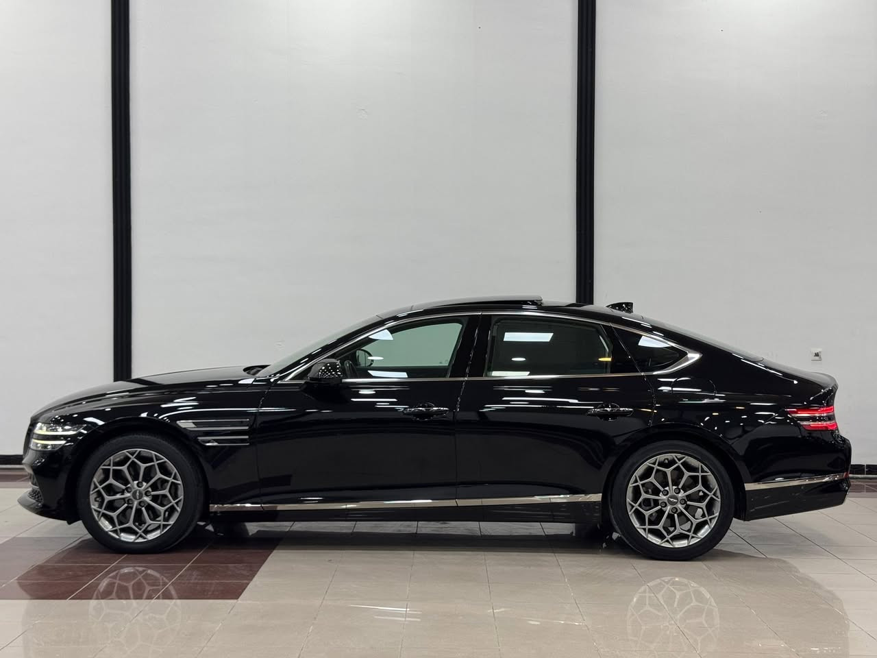 ❤️‍🔥للبيع❤️‍🔥
‏                  ⚔️Genesis G80 ROYAL ⚔️

💰💰سعررر مناسب جداً🔥  ٢٨٥ ورقة و مجال بسيط

📍مكان السيارة :- بابل -حلة

للأستفسار اكثر☎️⬇️
اسيا:- ***********

الموديل :- 2022 
المحرك :- 4 سلندر 2.5  توربو 
القوة الحصانية:- 300HP
العداد :-56 الف ميل 
❌الضرر :- جاملغ امامي جهة سكن صبغ
وبنيد اصلي 

المواصفات ⬇️ ( فول فول اعلى فئة)
:- بصمة 8 دكم 
:- تشغيل عن بعد
:- ابواب شفط (Soft Close )
:- مساج الظهر كشن السائق 
:- انارة LED داخل المقصورة 
:- تحريك السيارة الى امام والخلف عن طريق الريمونت
:- صندوق جك كهربائي 
:- بردات جانبية 
:- بردة خلفية كهرباء 
:- كشنات ديزاينو 
:- ستيرن كهرباء + هيتر
:- 5 وضعيات قيادة ( Eco - Comfort - Sport - Costuom )
‏:- Auto Hold
:- شحن وايرليس
:- سستم سماعات Lexicon
:- كاميرات جانبية تشتغل مع الاشارة داخل العداد
:- كاميرا خلفية
:- بانوراما
:- شاشة كبيرة
:- كيجات ديجيتال
:- رادارات امامي وخلفي وجانبي
:- كشنات جلد + كهرباء 
:- كشنات تدفئة + تبريد
:- 5 كاميرات 360 درجة 
:- حساسات امامي وخلفي
:- نظام تحديد المسار 
:-  وبعد بيها مواصفات المعروفة 

ملاحظة :- كير ومحرك وصدر وكهربائيات كله بشرط
