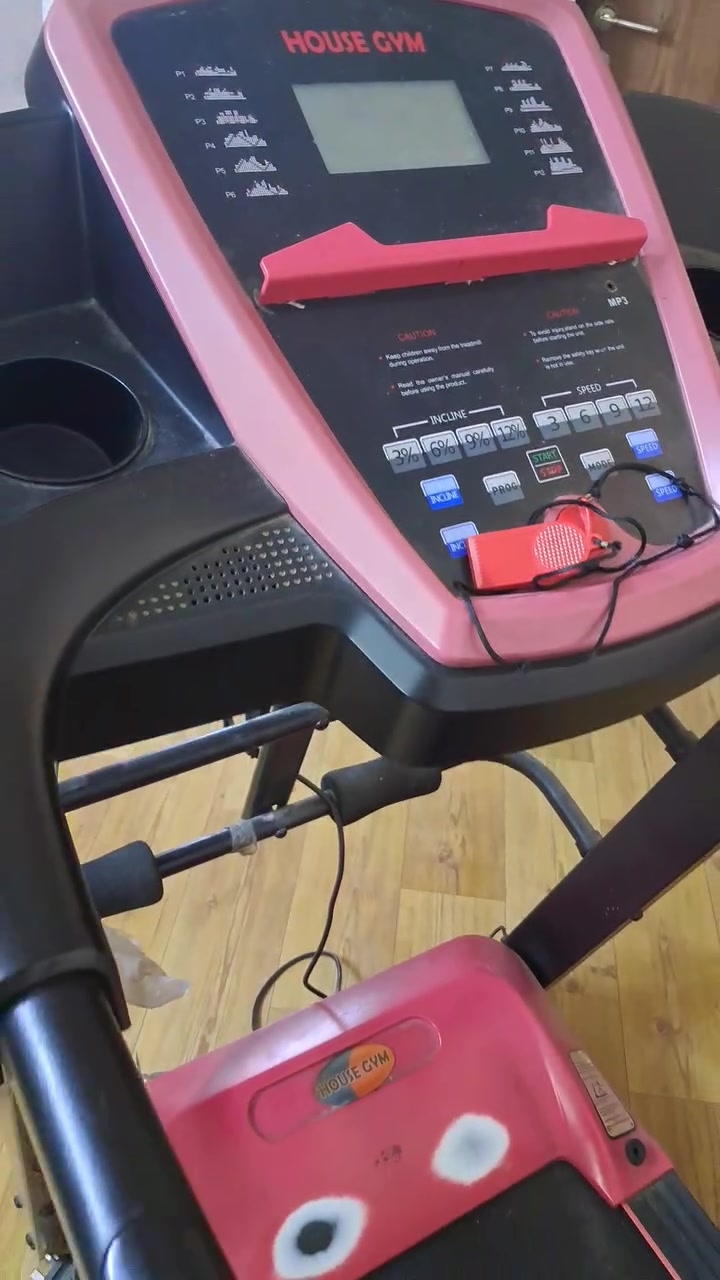 السلام عليكم
جهاز رياضه جري للبيع مواصفات جبلي وعادي كلش قليل مستعمل جديد House Gym حجم كبير 150 وبيه تحكم للسرعة وبيه ازرار على الايد مال جهاز وعلى الشاشه مالته وايضا بي شاشه مختصه تقرا معدل المشي ومعدل الدقائق اما بالنسبه للسعر
سعره 250 الف وبي مجال للتواصل ضمن هذا الرقم ***********
