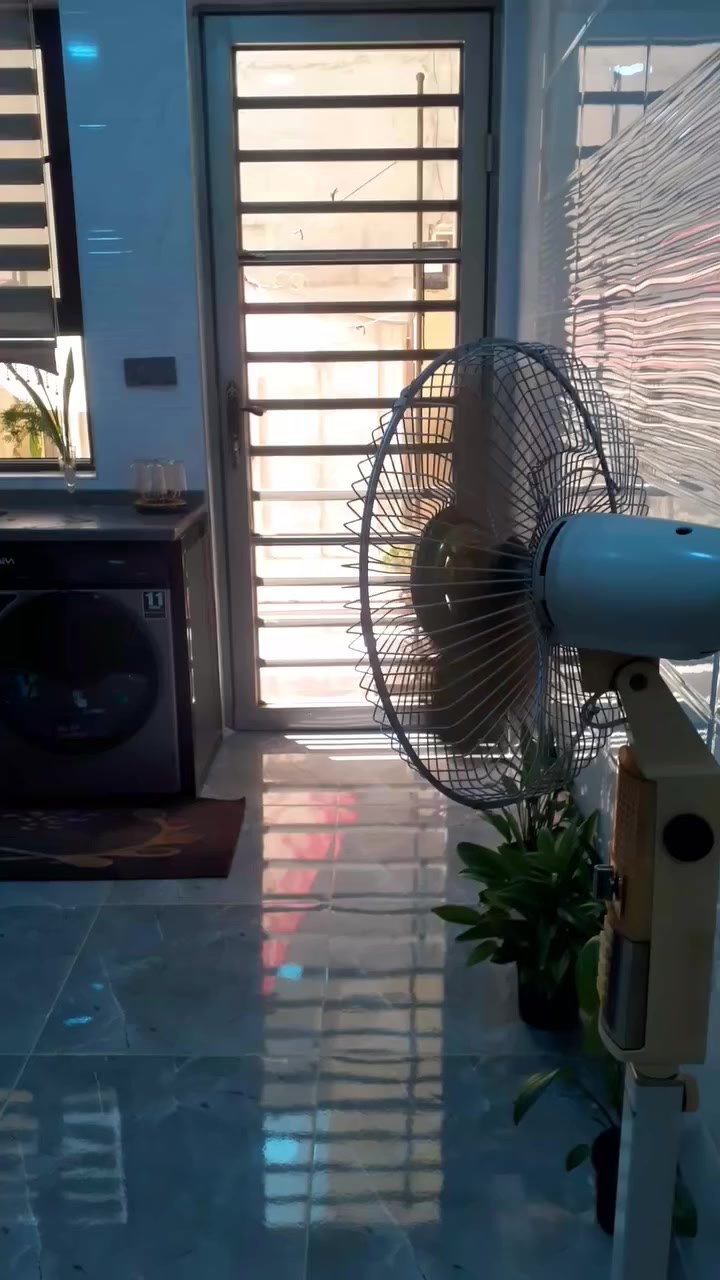 بيت للبيع فول موصفات المساحه ١٠٠متر طابق ونص حي الملايين الثانيه  للاستفسار على هذا الرقم ***********
