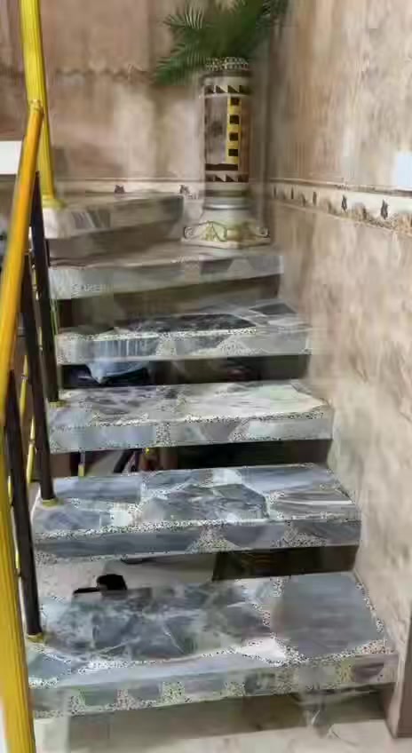 ‏سلام عليكم بيت للبيع شارع حامد أبو المولده المساحة 80 البيت ركن كما موضح بالفيديو الاستفسار مراجعة المكتب جاسم أبو عبدالله سعر البيت 160 وبي مجال ￼***********
