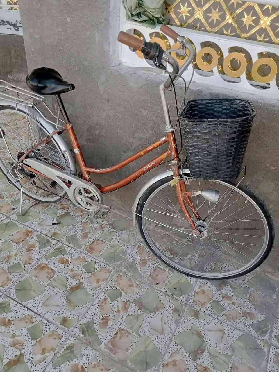 سلام عليكم بايسكل للبيع الباسكل نضيف كير(سته نمره) وحساس شغالات السعر 70قفل مكاني الحله مقابيل كوين بارك للتواصل 
***********
