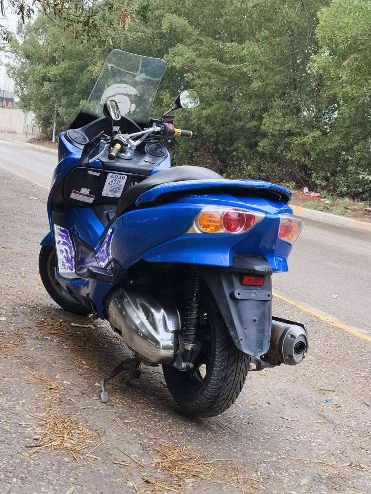 اسلام عليكم 
‏فورزه 010 بيها دمام وسماعات شغاله 
‏كير شغال 4 تحويلات و 7 نمر 
‏منضومه زينون كامله عليها
‏ABS امامي خلفي مزدوج
‏بيها بصمه مو سويج 
‏دسكات امامي حلفي من شركه NISIN
‏مكينه خير من الله ما مفتوحه
‏شلعه ومعدل خير من الله (150) حقيقي
‏ترايش رياضيه سل ستيل 
‏كهربائيات كلها شغاله
‏العنوان/بغداد الغزاليه 
‏السعر 12ورقه وبيها مجال حك الجيه للطيبين
‏مجتاج فلوسها الله شاهد 
‏للاستفسار اكثر
‏ ***********
‏ بغداد, العراق
