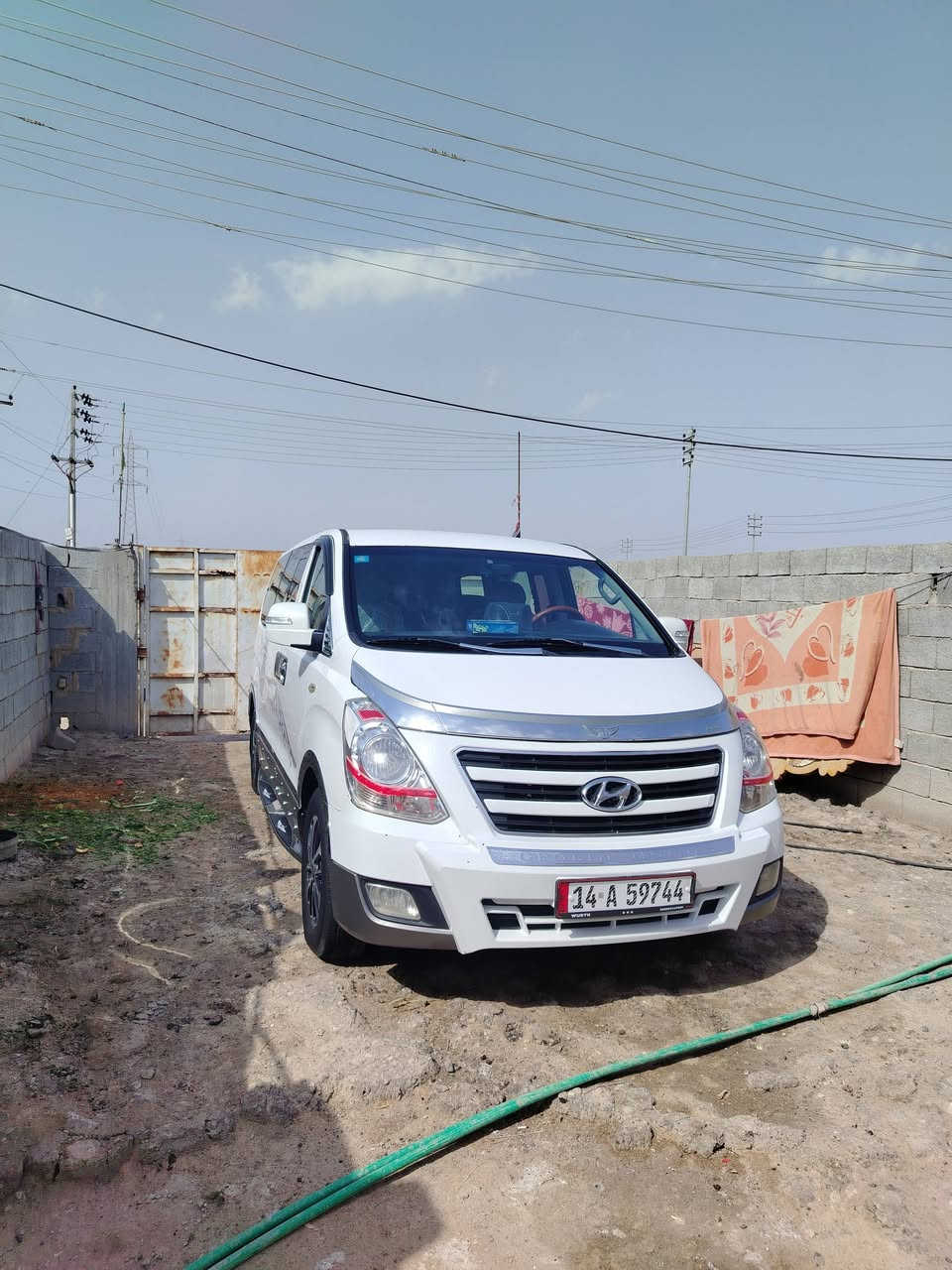 السلام عليكم ستاركس مجول بلاد للبيع فقط موديل 2014 كفاله عامه تفاصيل بالسونار مكان السياره البصره الهارثه  ***********
