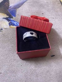 عندي غراض اشتريتهن واريد أبيعها بسبب ظرف  الي يحب يشتريهن يراسل الصفحة...