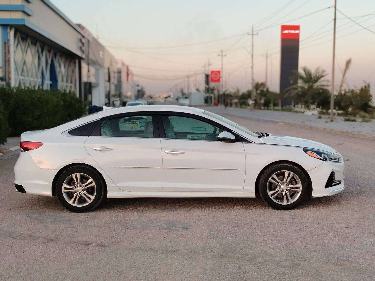 سلام عليكم سوناتا 2018 أمريكي
مواصفات:
تخم تاير جديد
٣ وضعيات قياده
كراسي جلد +كهرباء
تحكم ستيرن جهتين 
كامره خلفيه
رادرات 
بصمه تشغيل
تبريد🥶
مانع نزلاق
حساس تاير
بعد هواي مواصفات
سياره فول ماعده فتحه ماشيه 76الف 
ما عايزه برقي سنويه 2030 بأسمي مداور ثاني يوم سوناره واضح بصوره سياره خير من الله سعره ١٤٠
رقم موبايل ***********
