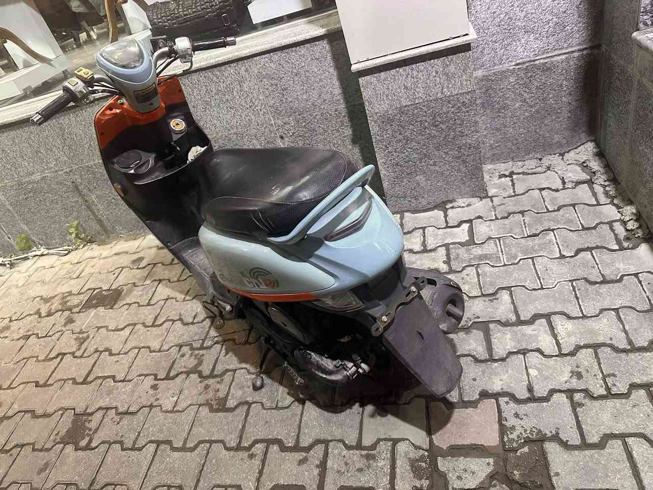 السلام عليكم دراجةبوليس جديدة ممفتوحة الجاملغ الكدام مكسور وموجود للي يريده امًا باقي التفاصيل كلها مكفوله ودراجه مرتبه بلمشي كلش زينه وأي اعطال ما بيها  سعرها 800 وبيها مجال ***********مكاني كربلاء شارع السناتر
