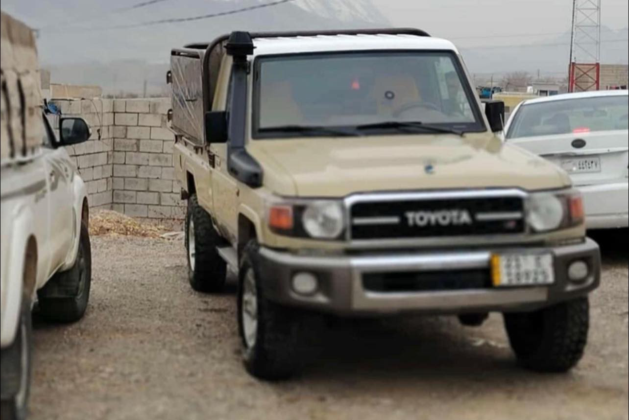 ئۆتۆمبێل: تویتا لاندکرۆزەر 

مۆدێلی ٢٠١٥
بیلاد قفڵی عەكسل 

ســــعر $ یەک کۆمێنـت بکە راســـتەوخۆ بــۆ دێـــت🟢

شووتە مەكینەی نەكراوەتەوە 
پارچەیەك و دووپەڵە بۆیاخی هەیە 
سەنەوی تازەیە

ژمارەی خاوەن سەیارە👈: ***********
