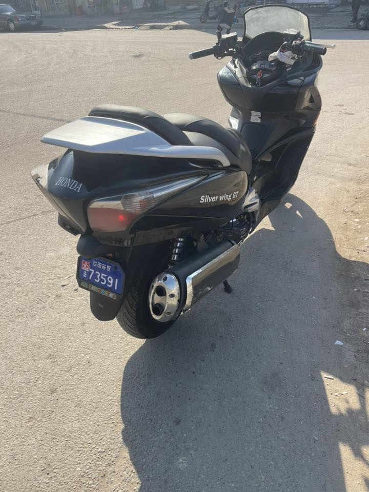 السلام عليكم دراجه سلفر جيتي ما ناقصه اي شي كامله شلعه معدل تشك الكاع دراجه دراجه فقط البك لايت بي كسر كهربائيات كلهة شغاله السعر مليون و900 وبيه مجال حق الجيه ***********
