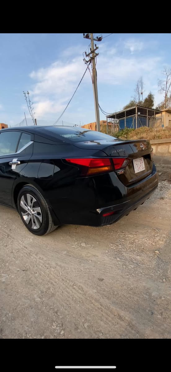 ئاڵتیما S مۆدێل ٢٠٢٤ 
سەیارەكە زۆر پاكە و كەم ڕۆشتوە و ڕەقەم كراوەو رەقەم سلێمانیە ٣٠ ھەزار مایل ڕۆشتوە
پێشی كەپسە و پشتی قرچێكی ھەیە بێ ناو گرتن (بەس سنوق بۆیاغە)
یەك دینار مەسرەفی نیە و ماڵی دۆستە و بەشەرتی سۆنەر و فیتەر 
0770 639 9969
0751 218 1806
