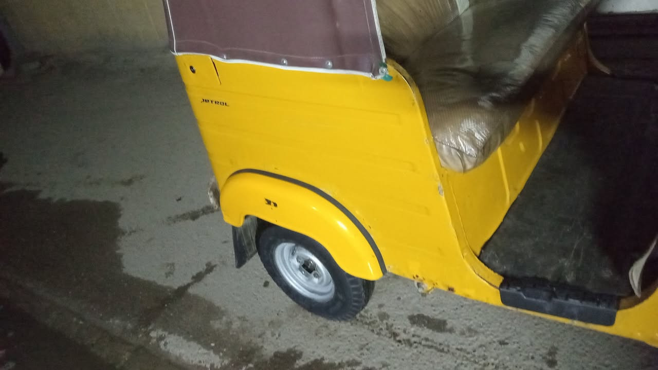 السلام عليكم تيك توك 20 مقفوله من كل شيء بس بيها ضربه صغيره باللغت بارد مكان حبيبيه***********
