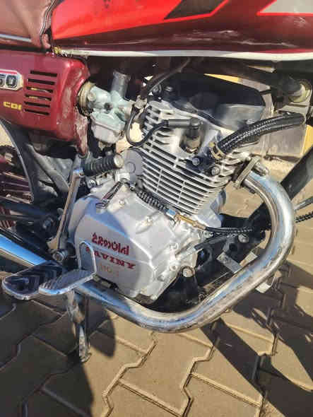 السلام عليكم دراجه للبيع 5 جيل سلف.كهربائيات كلها شغاله دراجه محرك 22 ما مفتوح؟.السعر 450 بها مجال للشرلاي يتصل على هذا الرقم.***********
