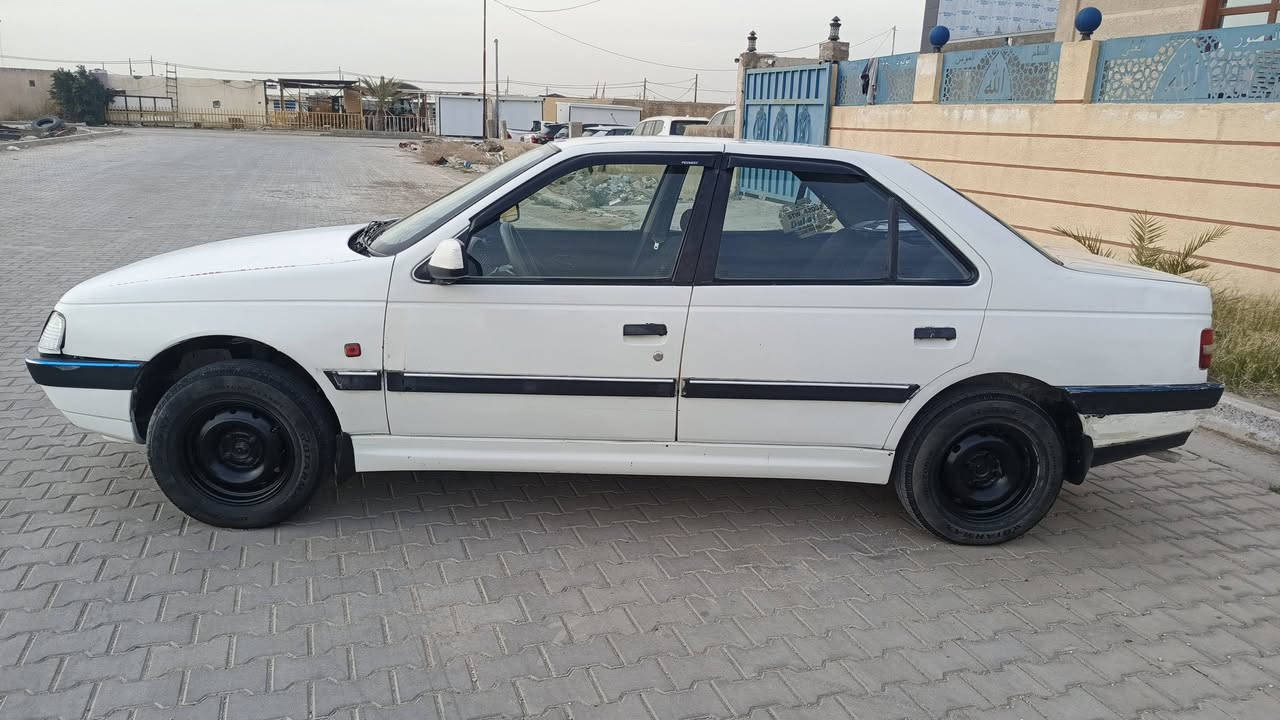 السلام عليكم بيجو 405 رقم بابل موديل 9 السعر 30  سنويه صاقطه  كير محرك جدد تبريد شغال حداديه نضيفه كهربائيات كلهه شغاله مكفوله من الضربه السعر 30 اتصال *********** أو *********** مكان السياره نجف
