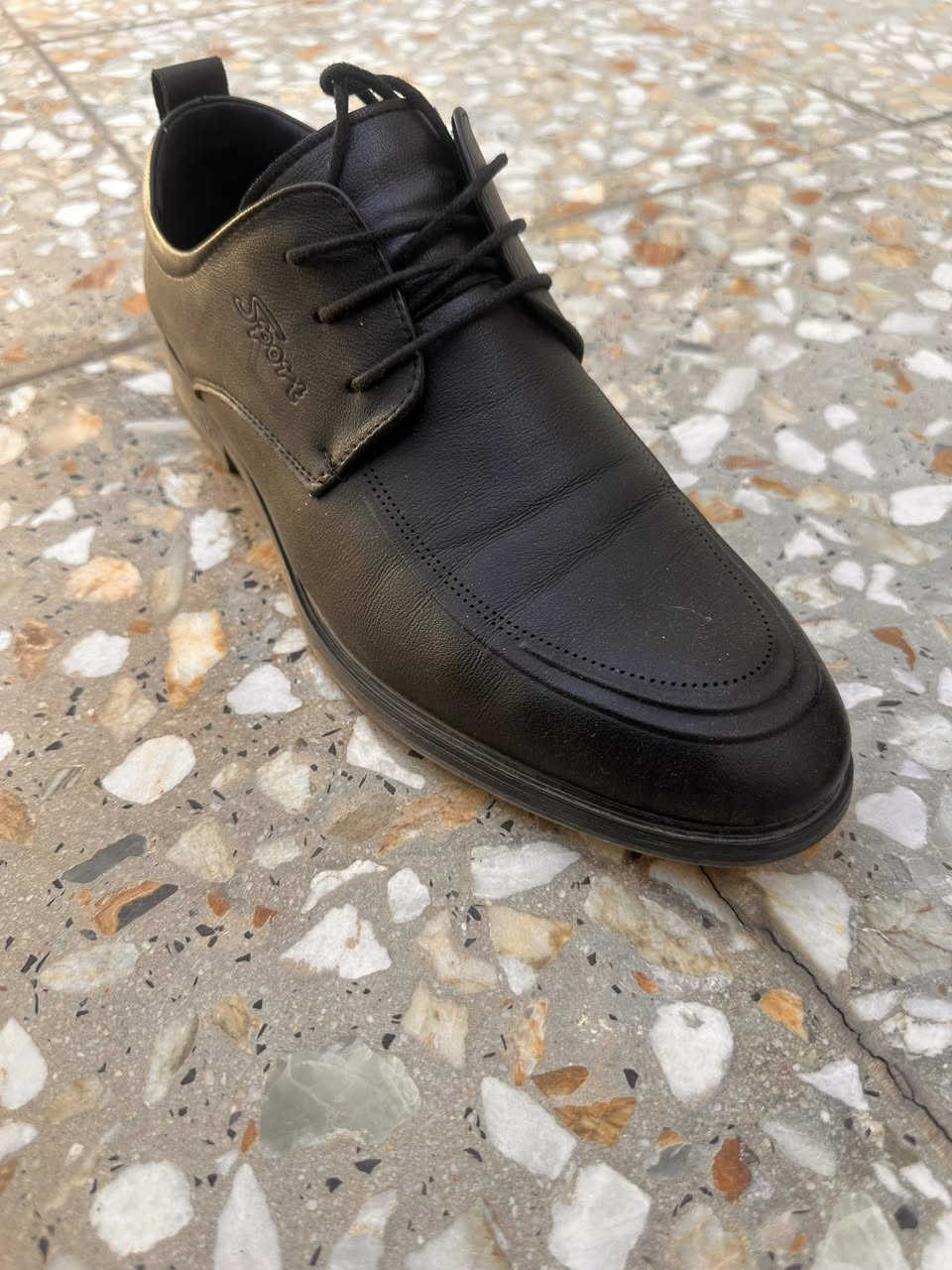 السلام عليكم
احذية عدد 3 للبيع
واحد منهن جلد طبيعي داخل وخارج
و2 منهن جلد صناعي درجة اولى 
نظيفات استعمال قليل جدا 
قياس 45 كلهن
2 اسود و1 جوزي 
ارضية ودبان طبي مريحات كلش 
السعر كلهن ب55 الف 
ماعندي توصيل
مكاني بغداد حي العامل 
***********
