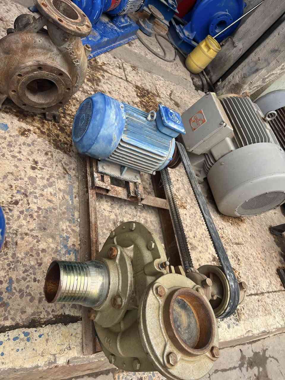 للبيع مأطور كهربائي 10 احصان جديد مامشتغل معه مضخه 4X4 جديدة السعر 600 الف وبي مجال العنوان سامراء رقم هاتف 📞 ***********
