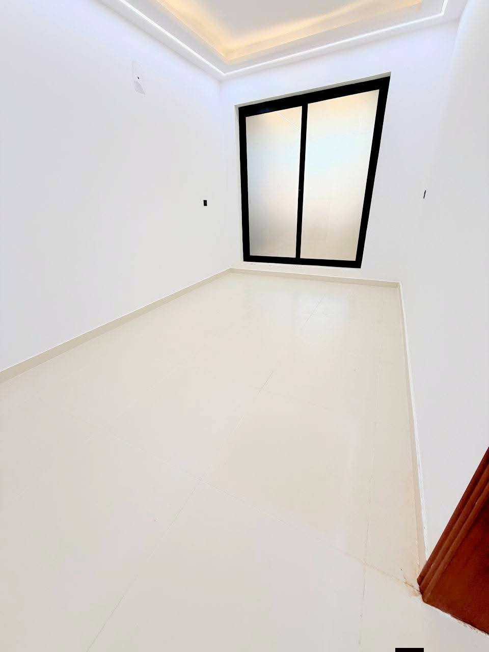 دار للبيع 150 متر حي العدالة شارع 10 منطقة الاساتذة بناء زيرو طابقين 
يحتوي على 4 غرف نوم وصالتين ومطبخ حار وبارد واستقبال ومنور عدد 2 مع شلالات وحدائق داخليه الغرف نظام سويتات واجهة بورسلين ارضيه مرمر السقوف جمس بورد كهرباء بوري ارضيه رفت 

__العنوان المكتب /النجف الاشرف _حي العدالة _شارع المستوصف 
 
نستقبل جميع العروض التجارية في كافه احياء النجف اداره مكتب الميار للعقار 

🟨للاستفسار الاتصال على الرقم التالي او مراسلة الصفحة 
 
📞 عباس الجنابي ***********
📞عباس هاتف الشايب ***********
