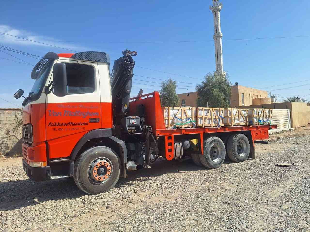 سلام عليكم من رخصت صاحب الكروب للبيع كرين فالفو موديل ٢٠٠٠ الجهاز ٦ طن  جديد اوربي#٣سلايتات سنويه جديده هزه رقم الهاتف ***********
