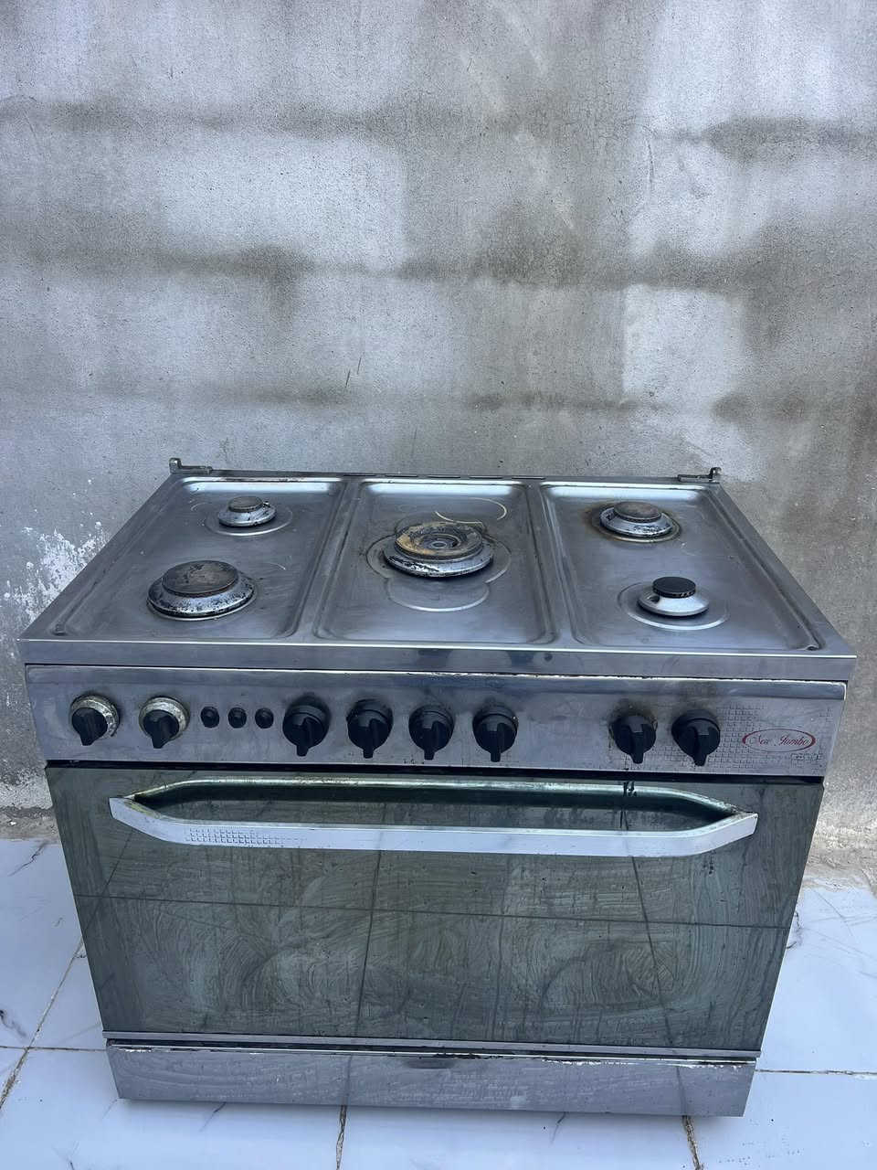 للبيع طباخ 5 عيون مع فرن شغال سعر 150 كركوك كوباني ***********
