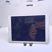 آيباد ٩ • ٣٢ • نضيف