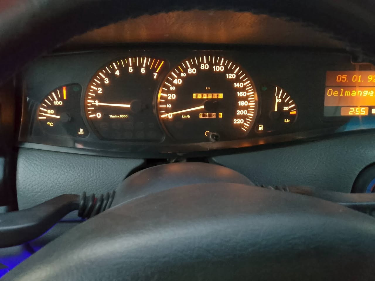 السلام عليكم
بيع او مراوس
أوبل بزون. ( صابونة)  موديل 1995 رقم سليمانية لون ماروني محرك 4 مفتوح حجم 2000 بلادي قبق اسود كير اوتماتيك سيارة جاهزة كير محرك تبريد كهربائيات عداد سرعة حماوة رون بانزين كل شغال تتقفل ريمونت جام كهربائي يصعد ينزل حدادية خلفي امامي باتري جديد لايت عالي ناصي دبل اشاير يمنة يسرا كل شغال دواخل نضيفة غرفة حلوة كشنات كهربائية
المالك بخانقين يريد مداور مداورها منطقة گلر السعر( 43 ) وبيه مجال ترهم مراوس 
رقم اسيا بي واتساب ( *********** )  (*********** )
مكان السيارة كربلاء
