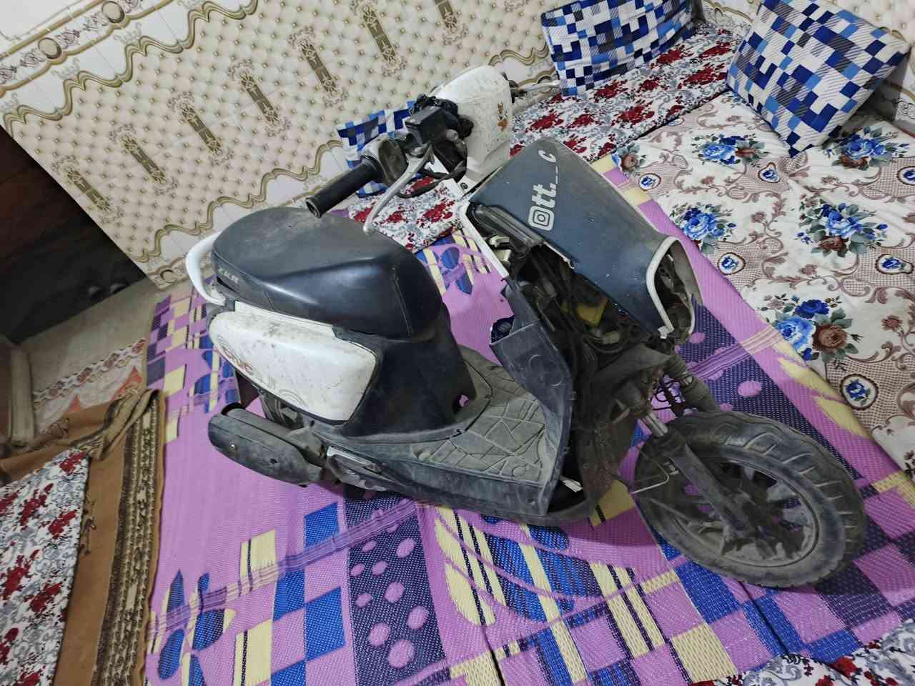 بوليس صيني نظيفه كلشي شغال كهربائيات كامله لا مجفتهه ولا شي ناقصهه بس كفر الكدام رايدهه ب400 مكاني البصرة الطويسه *********** مو شراي لاتعامل
