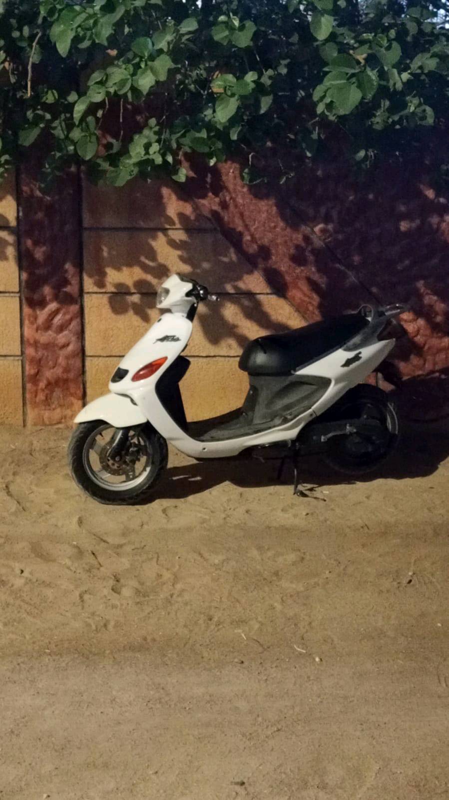 السلام عليكم دراجة اكزز للبيع دراجة نظيفه كل غراضها بلادي دبل جديد تايرات الورة والكدام ملف جديد الدراجة ما مجفته ولا مفتوحة تشتغل هورن وسلف وتشتغل من اول نهضه من تشغلها هندر وكذالك مالها الهندر جديد سرعتها 100 باتري شغال فقط الكهربائيات مالاتها يرادلهن تصليح لان انا طالب وما فارغ تجي تفحصها بيدك السعر 500 الف وبيها مجال للشراي فقط يتواصل وياي ***********